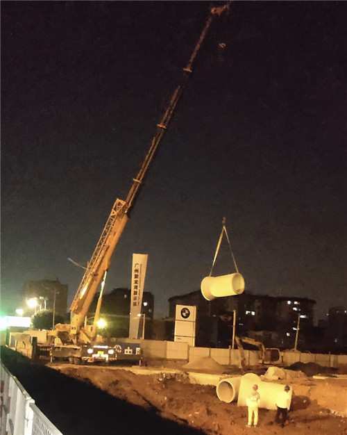 定南县“弯臂矫正”—— 吊车的 “形变补偿” 技术