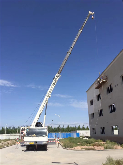 定南县“轻装强干”—— 吊车的 “轻量化臂架” 技术